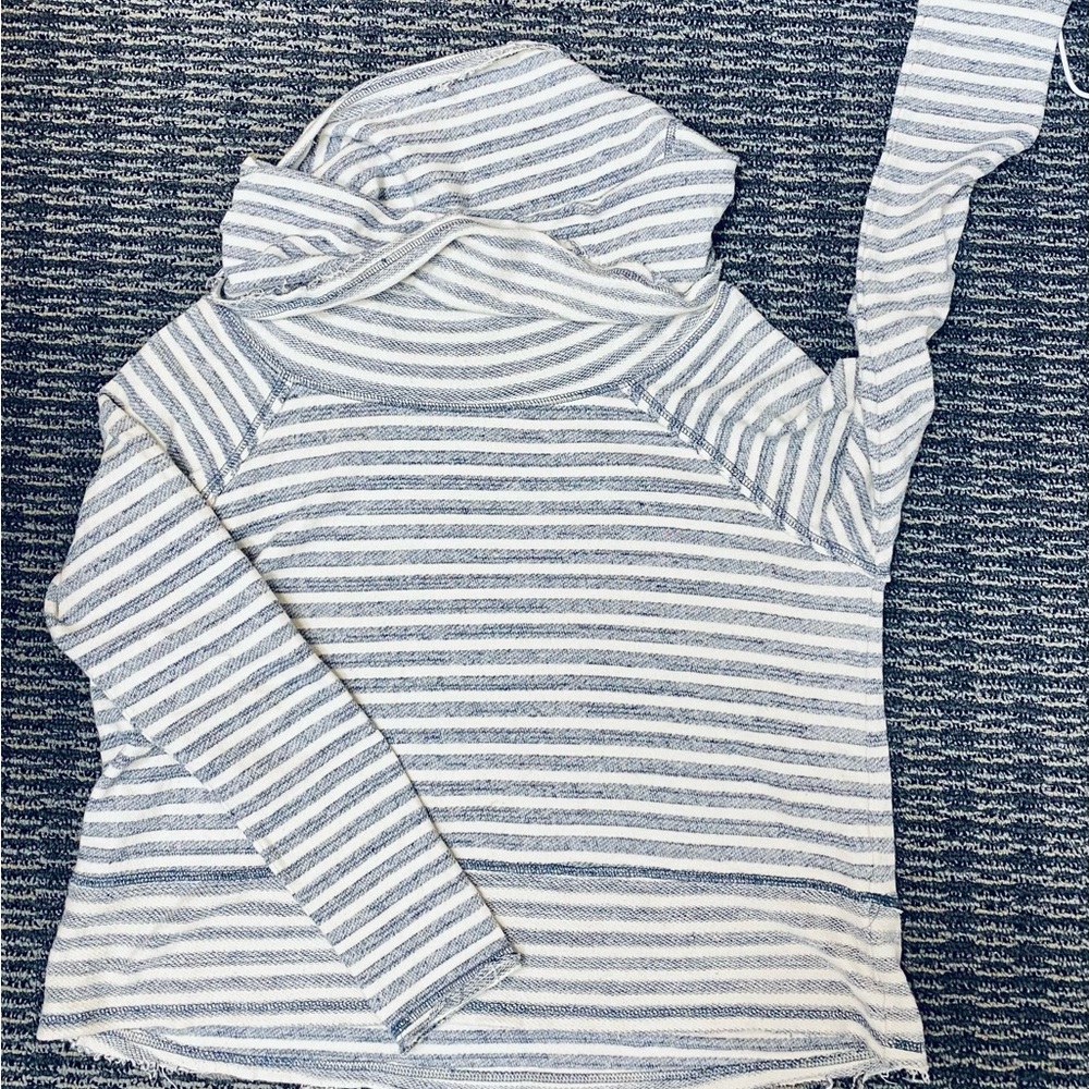 Free people cowl neck long sleeve striped top. Size S blue and white stripe CUTE